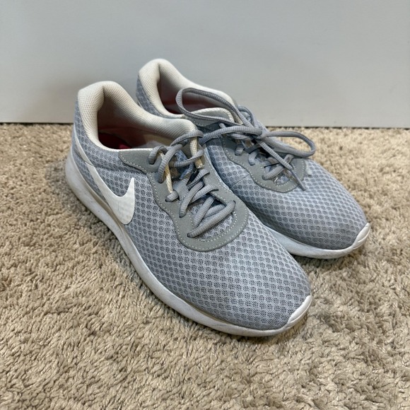Nike Tanjun Shoes Women' Size 10 Gray White Athletic Running Sneakers 812655-010 - Picture 3 of 8